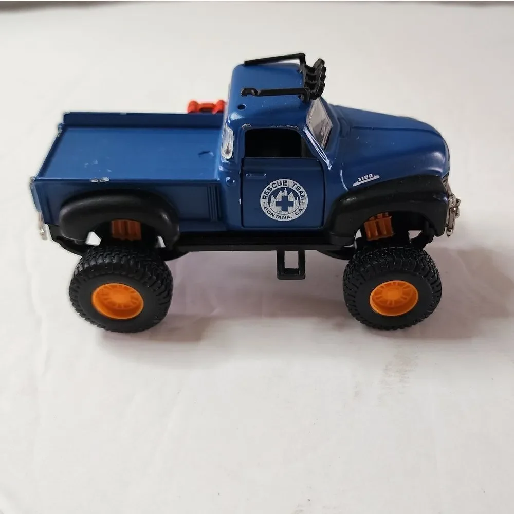 Maisto 1:64 Scale 1953 Chevy 3100 Pick-Up Truck Midnight Blue Rescue Team